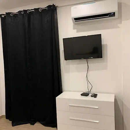 Avenue Docteur Dhauteville Apartament Antibes